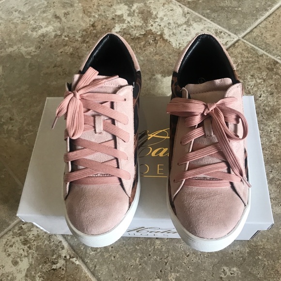 1 left💕 Pink Leopard and Star Fashion Sneakers - Picture 6 of 10